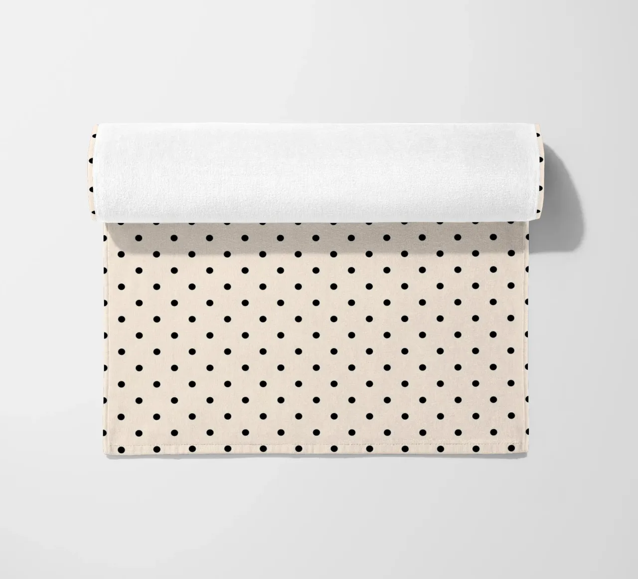 Minimal Basic Polka Dots | Nero su avorio telo mare da Beauty in Simplicity