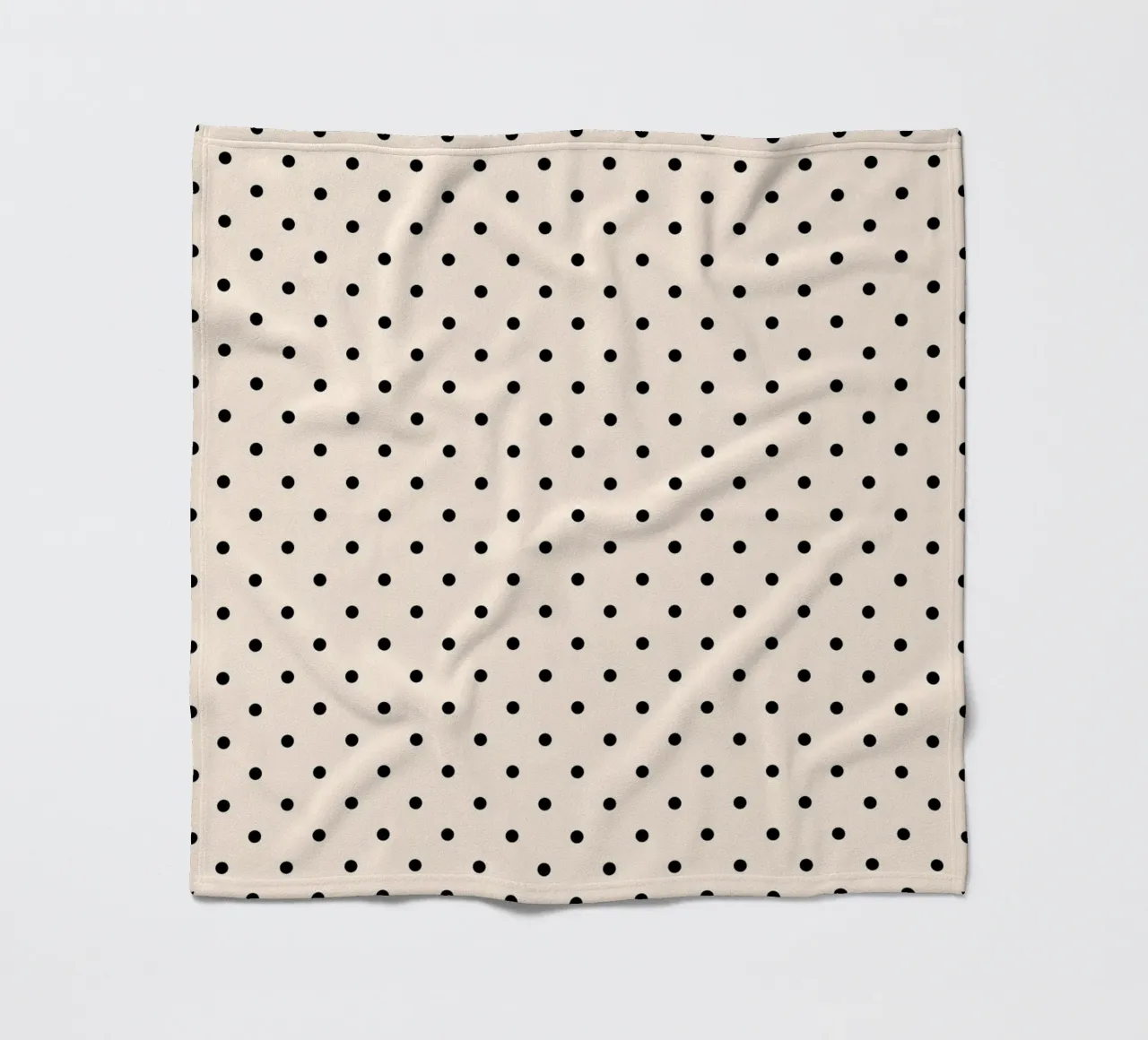 Minimal Basic Polka Dots | Nero su avorio coperta in pile da Beauty in Simplicity