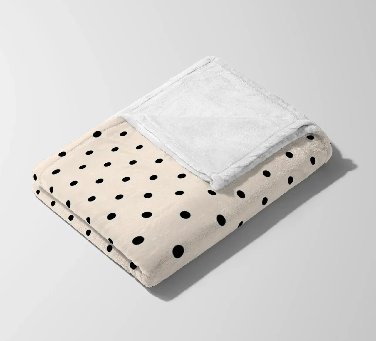 Minimal Basic Polka Dots | Nero su avorio coperta in pile da Beauty in Simplicity