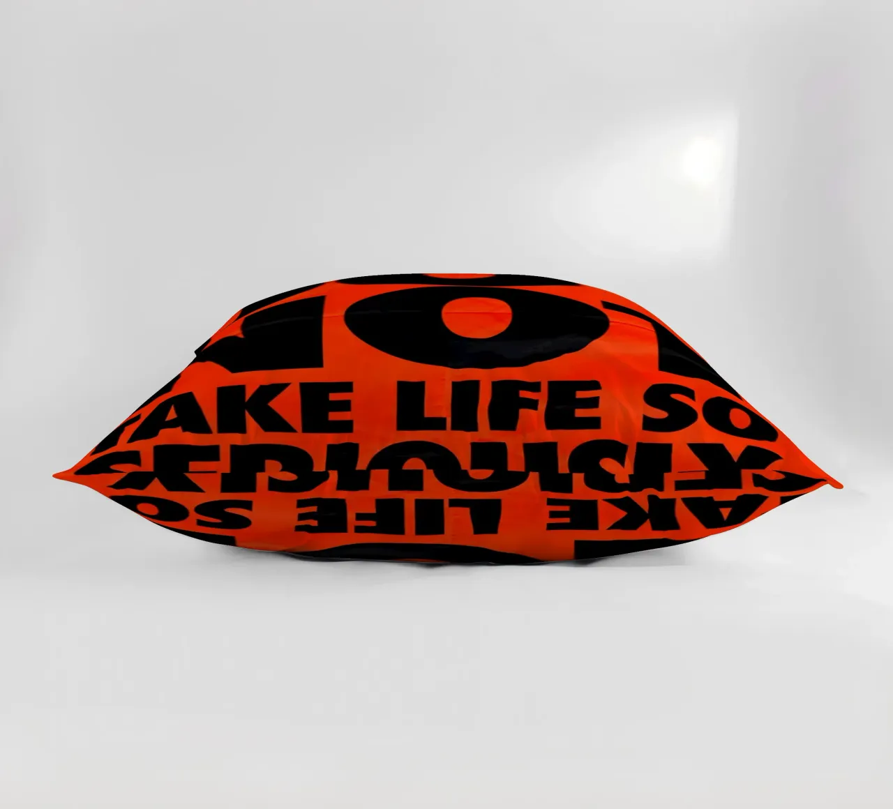 DO NOT TAKE LIFE SO SERIOUSLY cuscino da Type & Tape