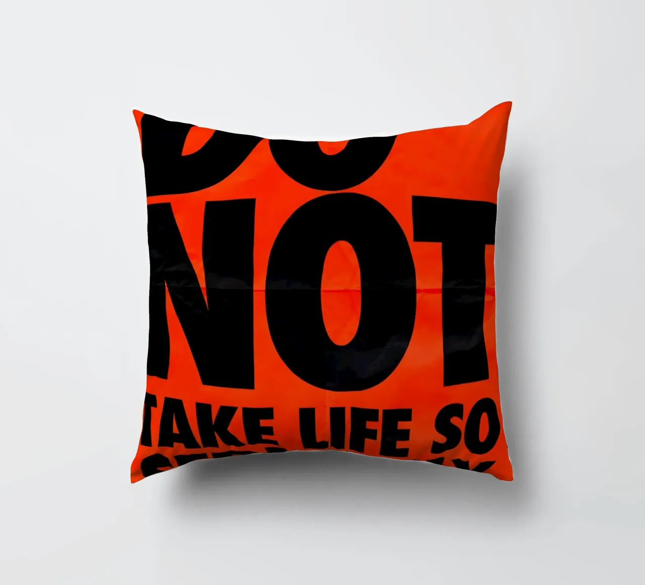 DO NOT TAKE LIFE SO SERIOUSLY cuscino da Type & Tape