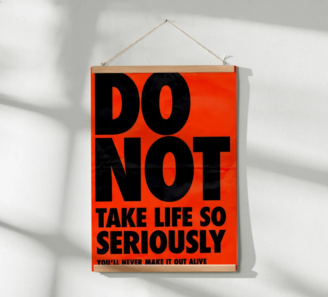 DO NOT TAKE LIFE SO SERIOUSLY poster con telaio in plastica da Type & Tape