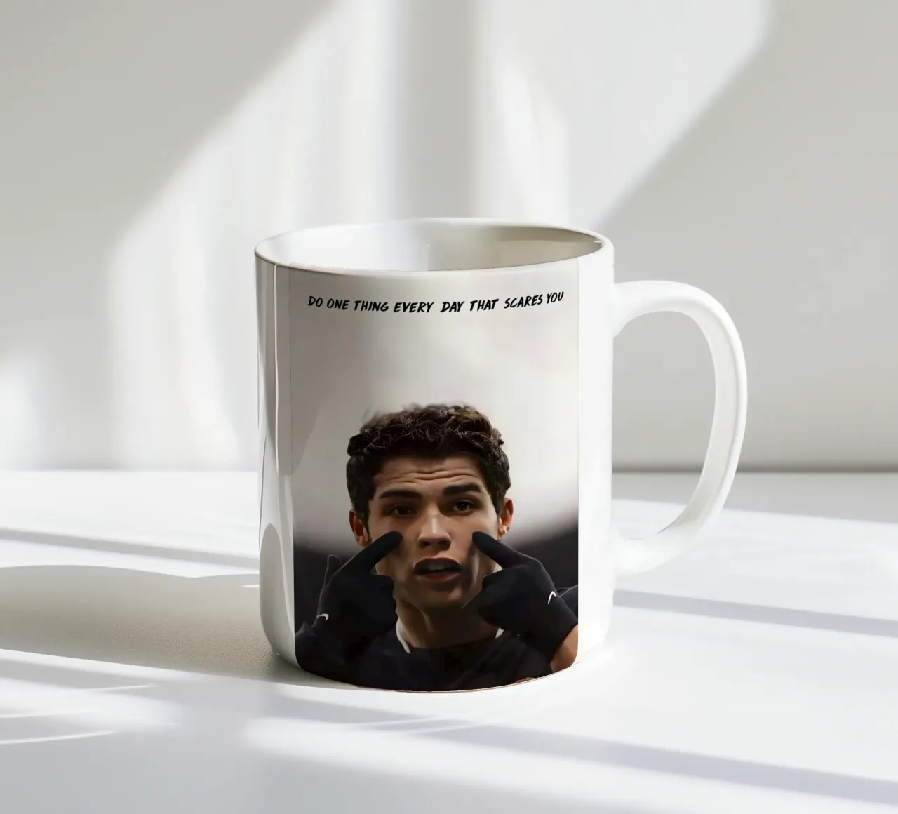 DO ONE THING EVERY DAY THAT SCARES YOU tazza in ceramica da Type & Tape