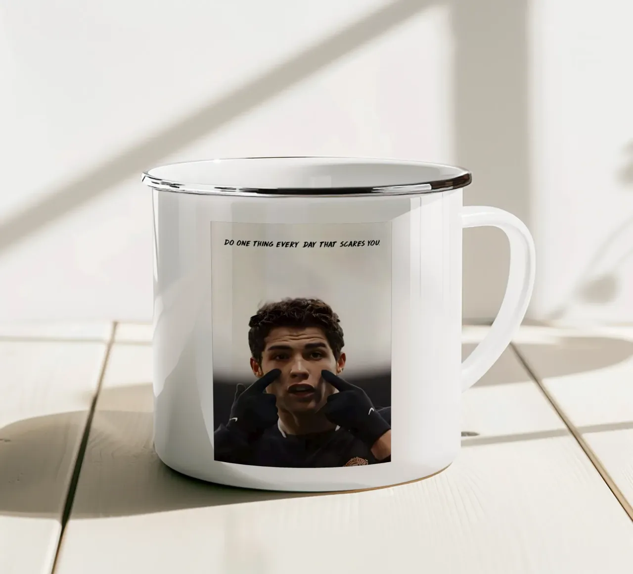 DO ONE THING EVERY DAY THAT SCARES YOU tazza in smalto da Type & Tape