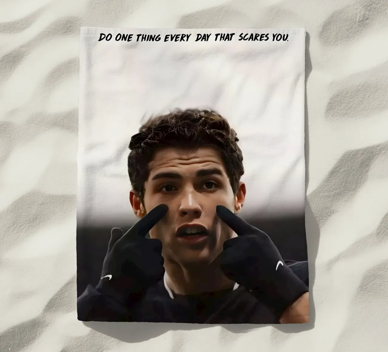 DO ONE THING EVERY DAY THAT SCARES YOU telo mare da Type & Tape