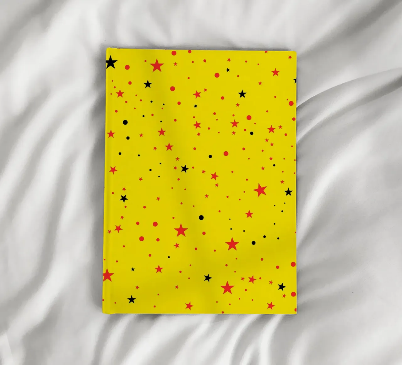 Étoiles noires, rouges et jaunes sans couture avec un jaune clair rétro pop carnet de notes de gulsengunel