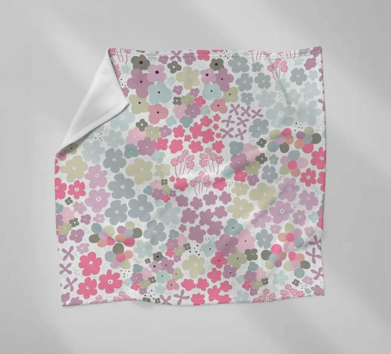 Modello di fiori colorati coperta in pile da gulsengunel