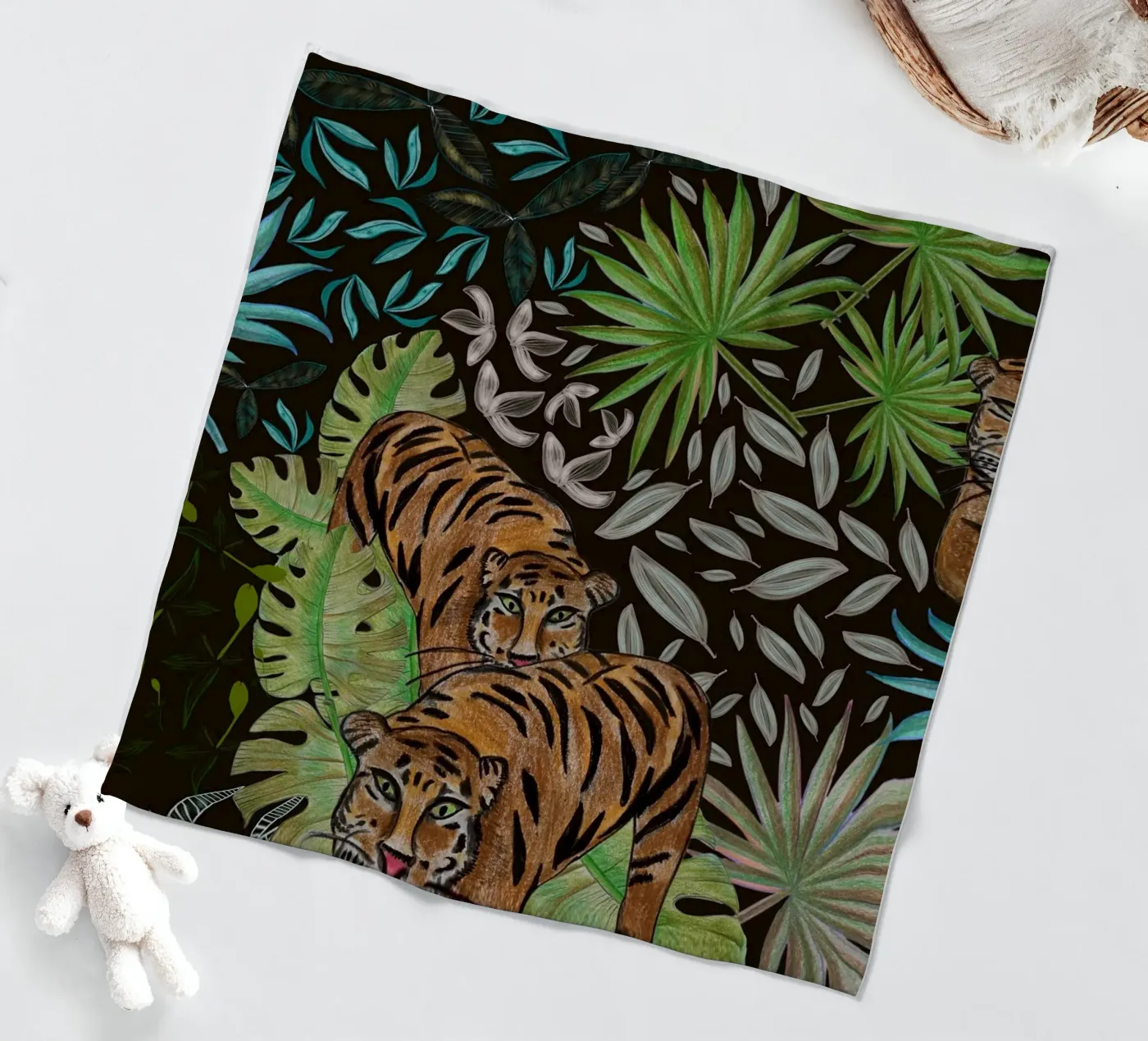 Tigre e foresta coperta in pile da gulsengunel