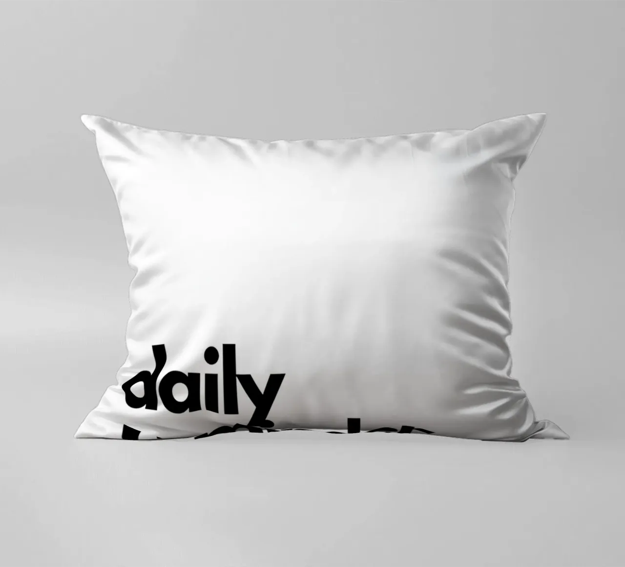 "daily reminder" cuscino da Type & Tape