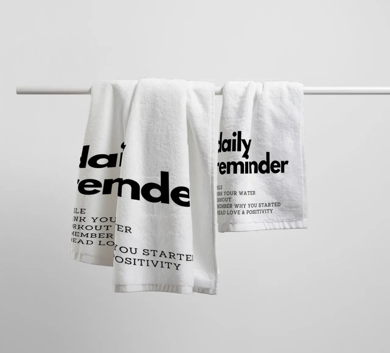 "daily reminder" asciugamano da bagno da Type & Tape