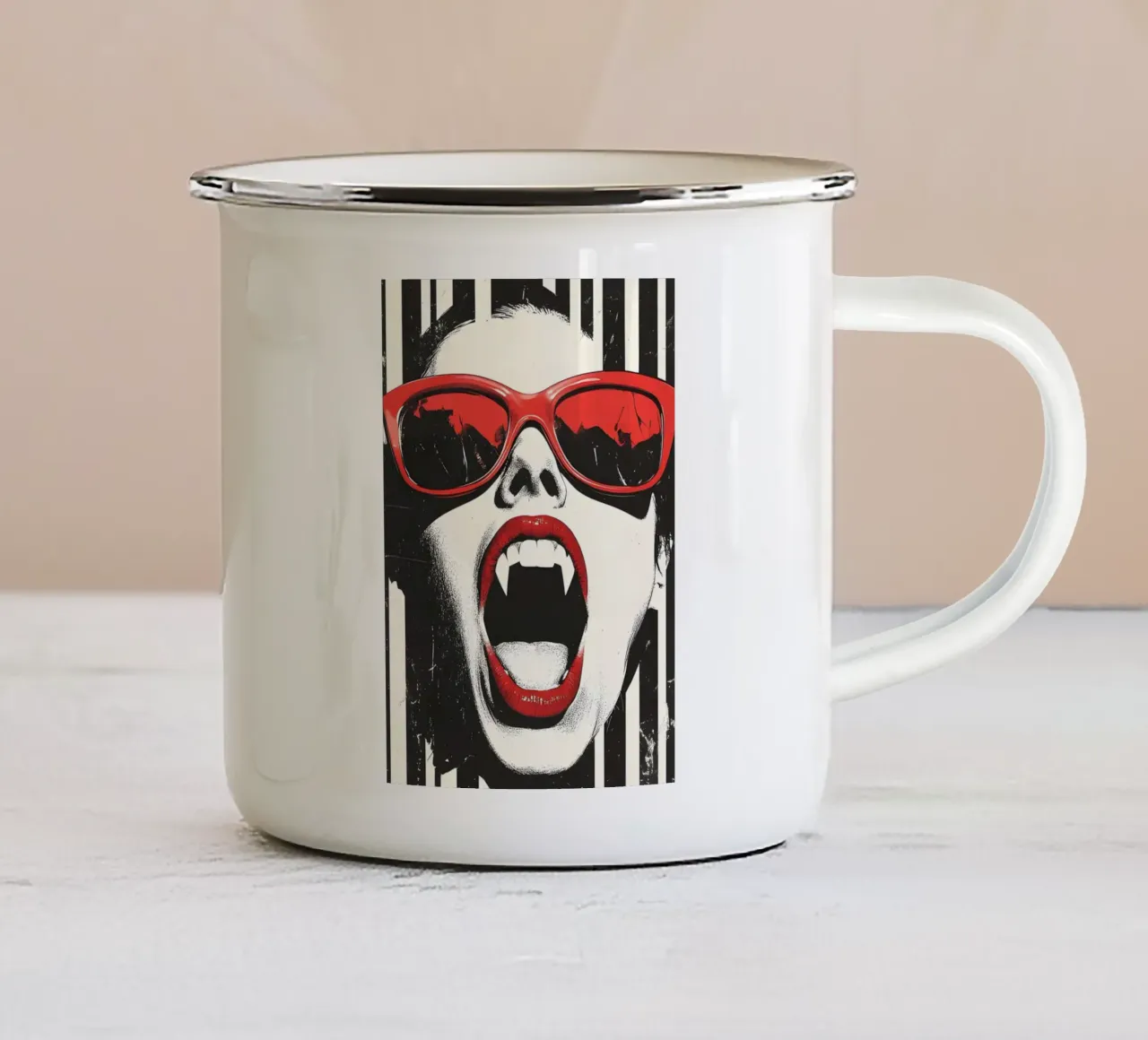 woman with red lipstick tazza in smalto da Type & Tape
