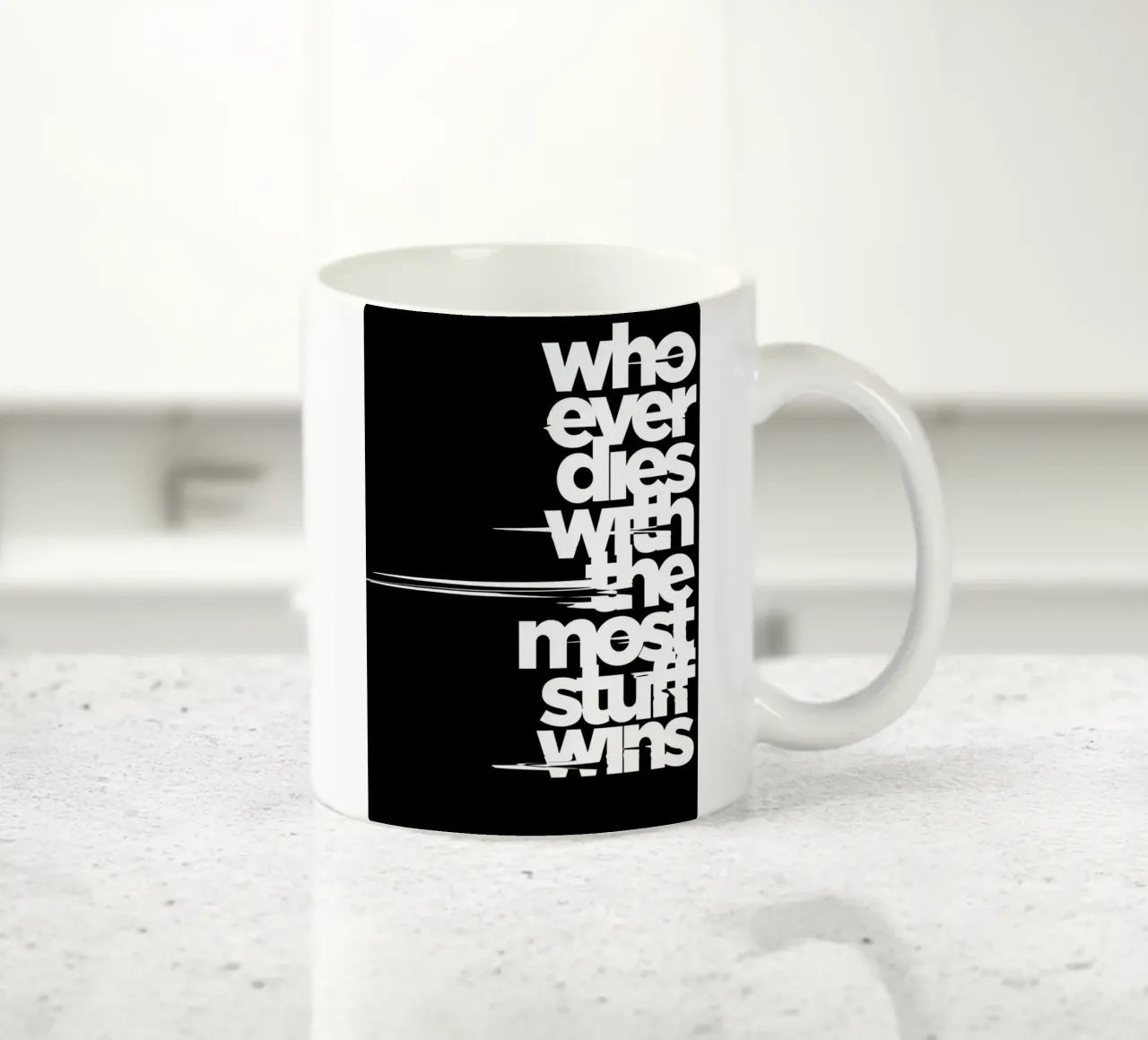 "Whoeve dies with the most stuff wins." tazza in ceramica da Type & Tape