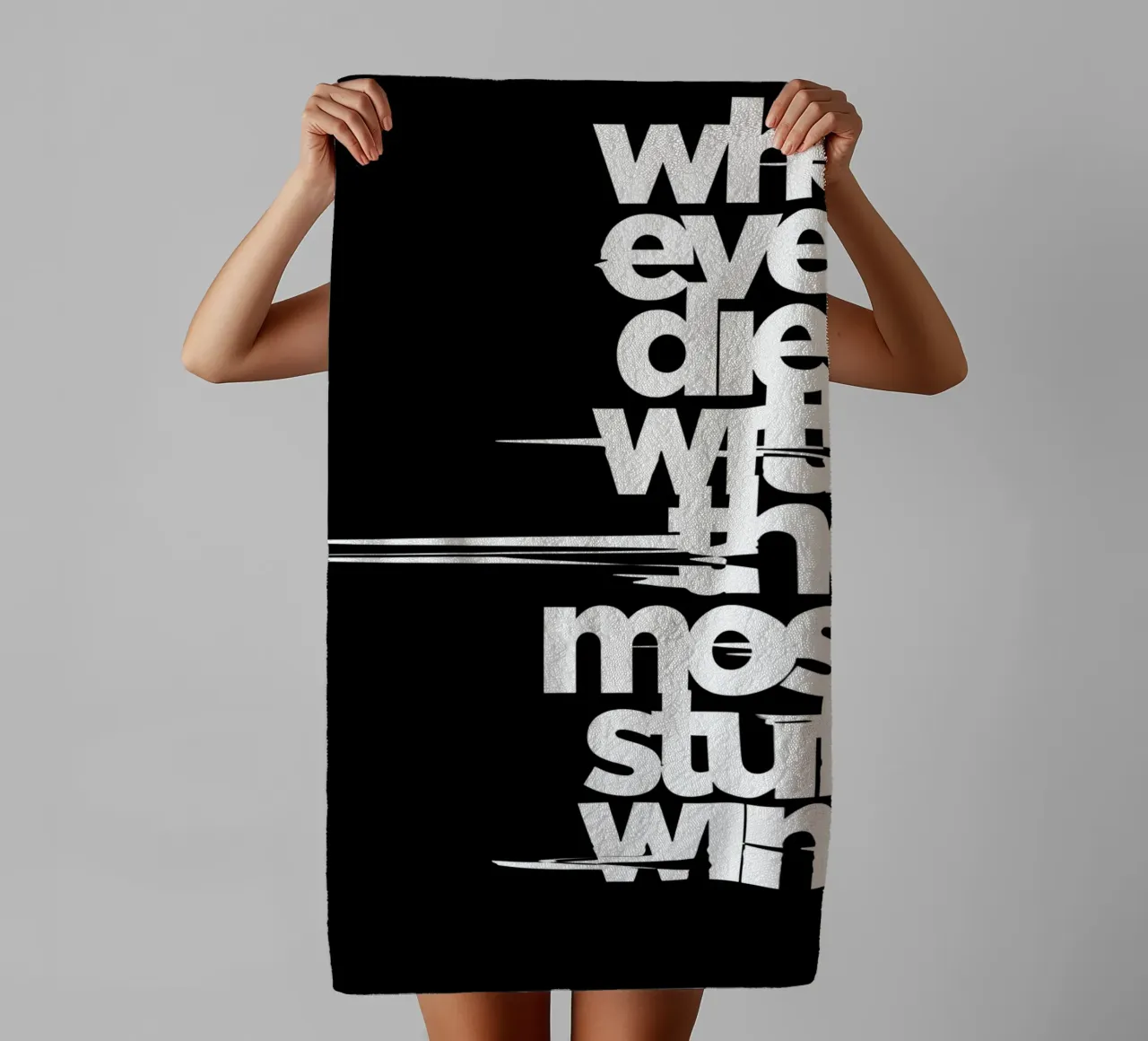 "Whoeve dies with the most stuff wins." asciugamano da bagno da Type & Tape