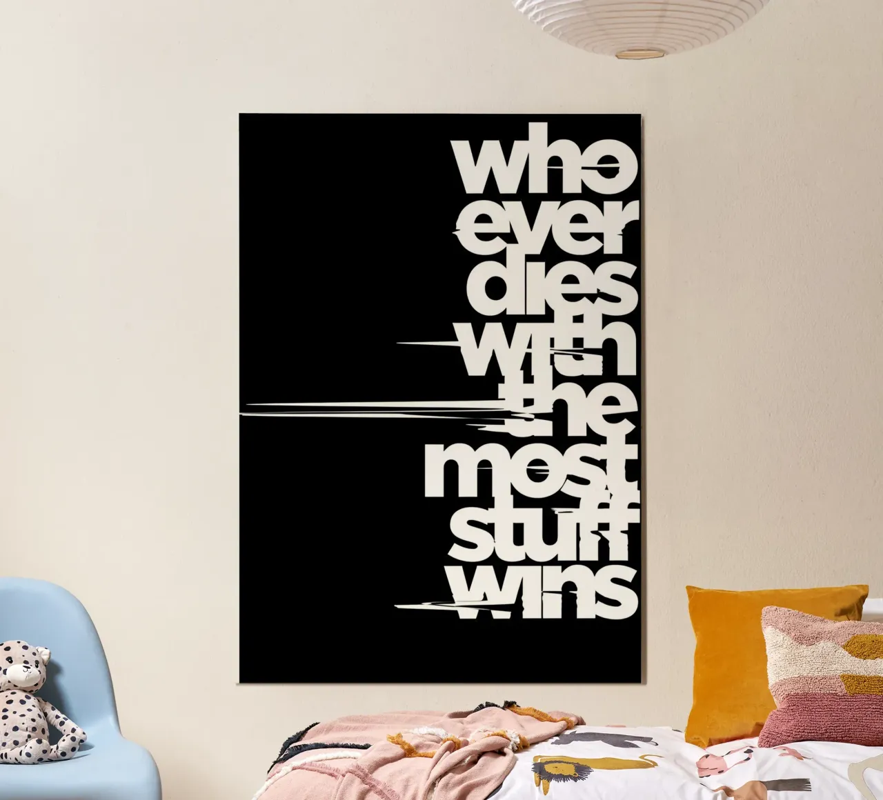 "Whoeve dies with the most stuff wins." poster con telaio in alluminio da Type & Tape
