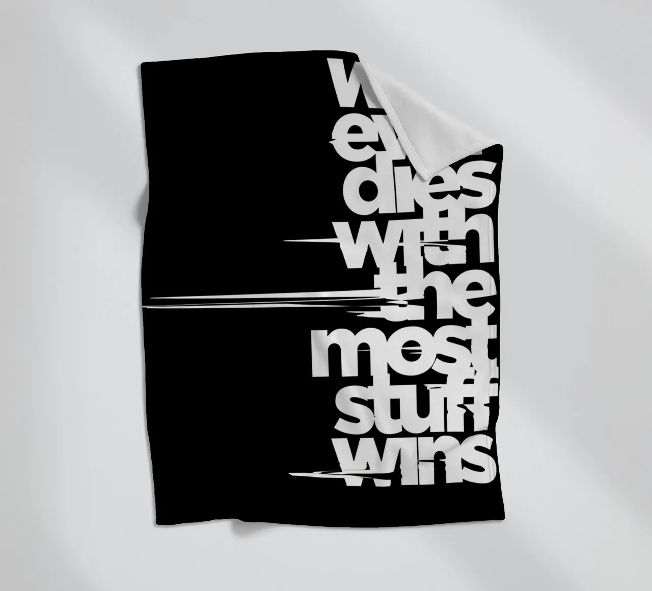 "Whoeve dies with the most stuff wins." coperta in pile da Type & Tape
