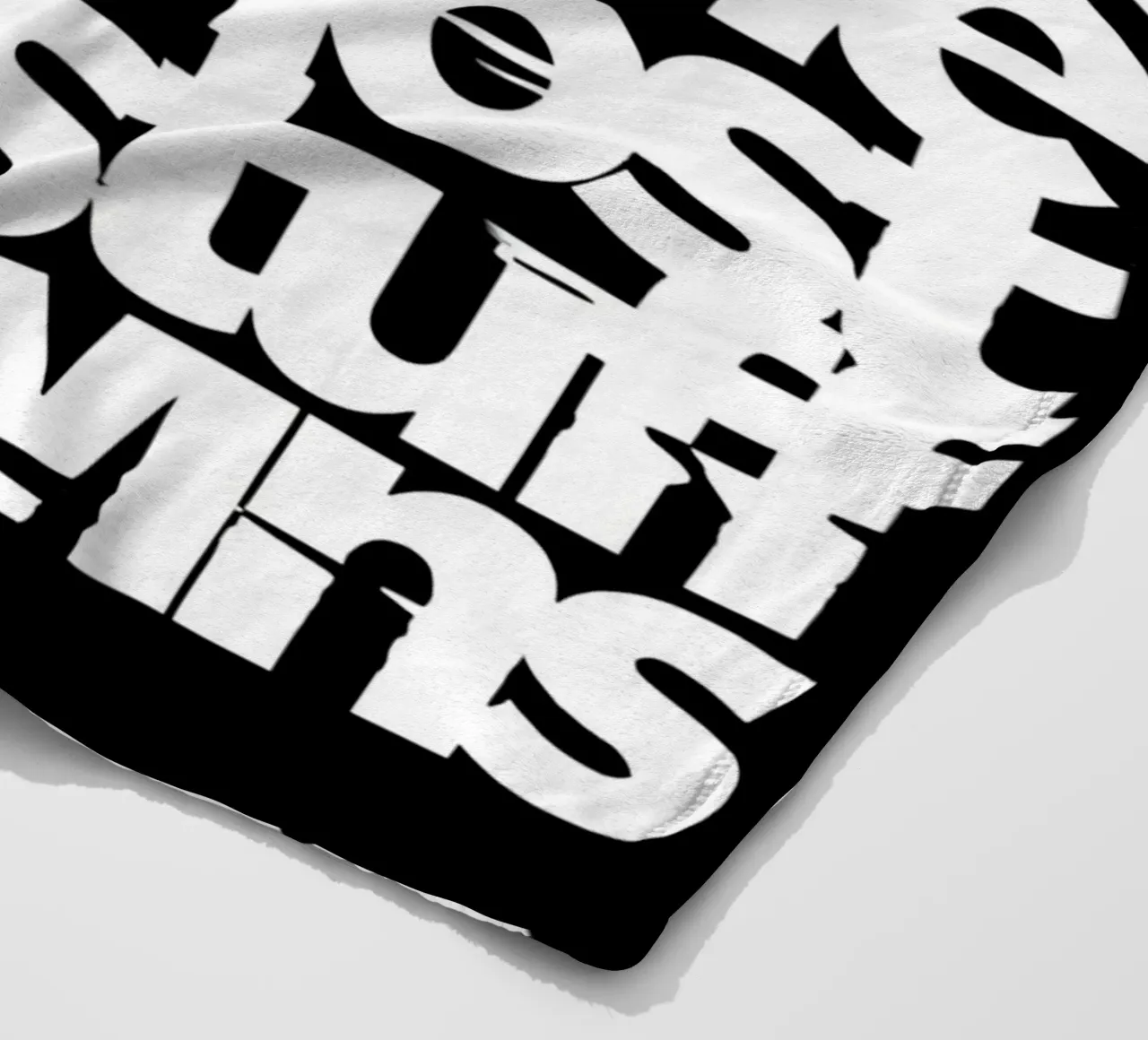 "Whoeve dies with the most stuff wins." coperta in pile da Type & Tape