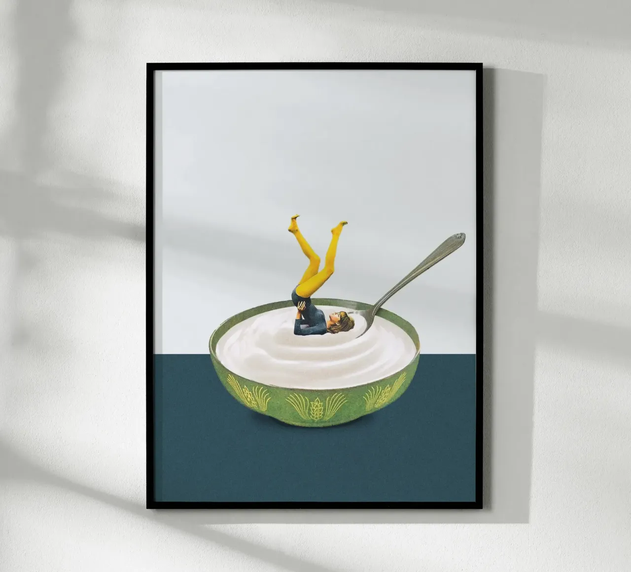 Maarten Leon - Lo yoga nello yogurt poster con telaio in plastica da mix mate