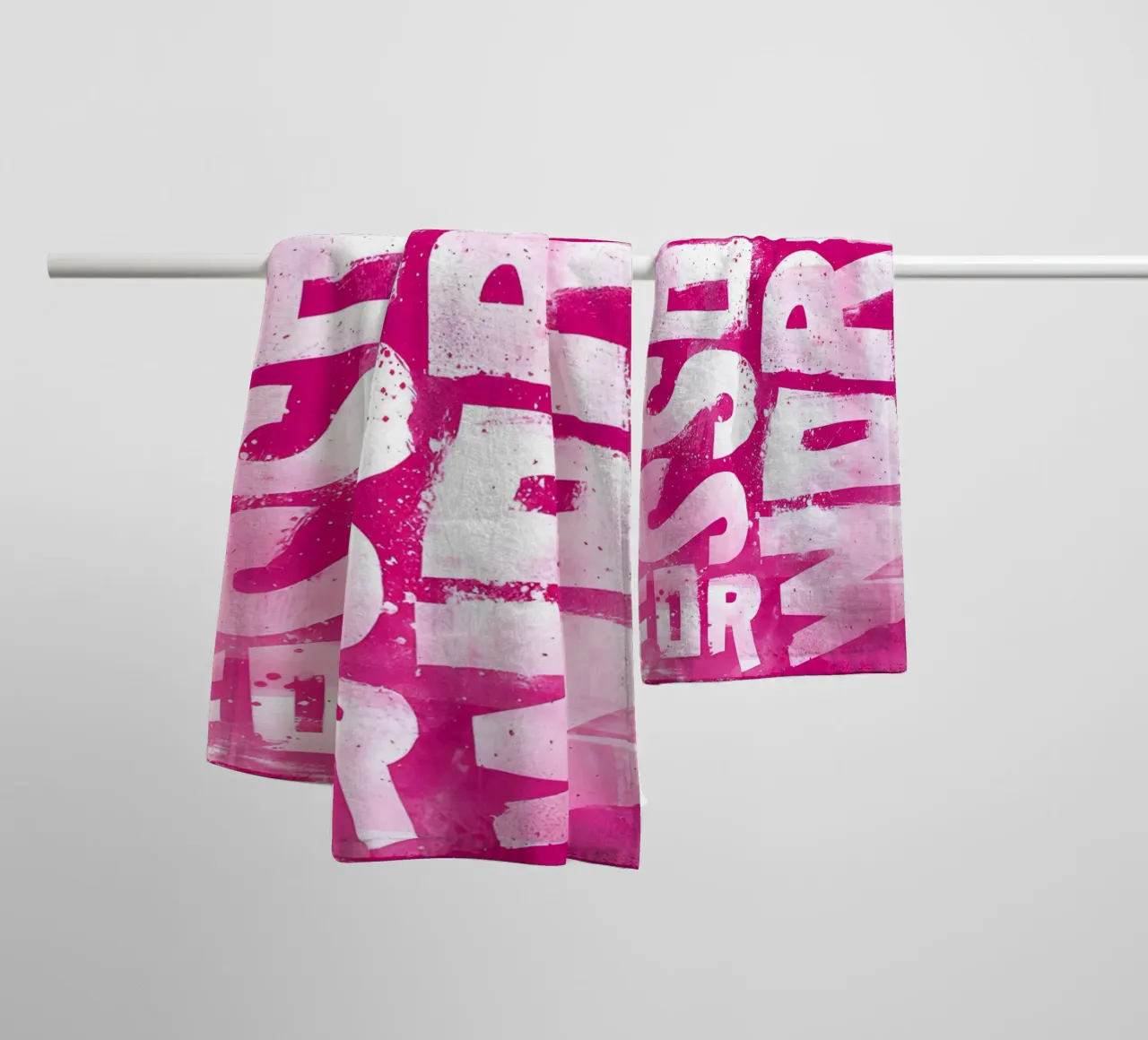'A SET OF WORDS' asciugamano da bagno da Type & Tape