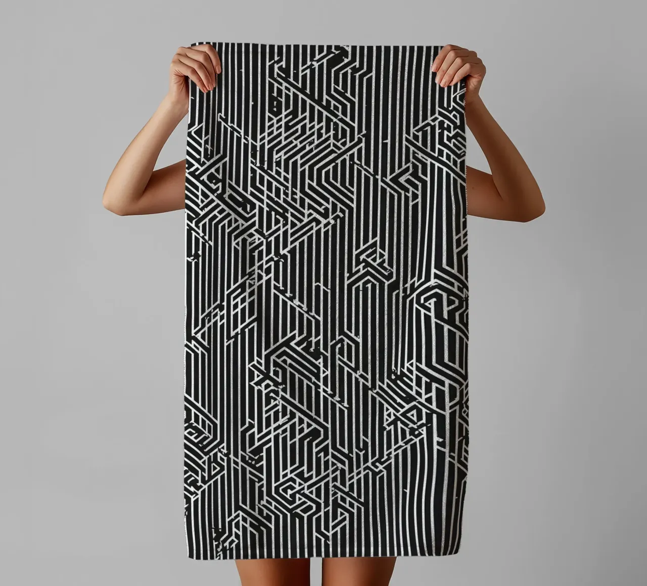 Modello geometrico astratto di linee in bianco e nero asciugamano da bagno da DesignDoodle