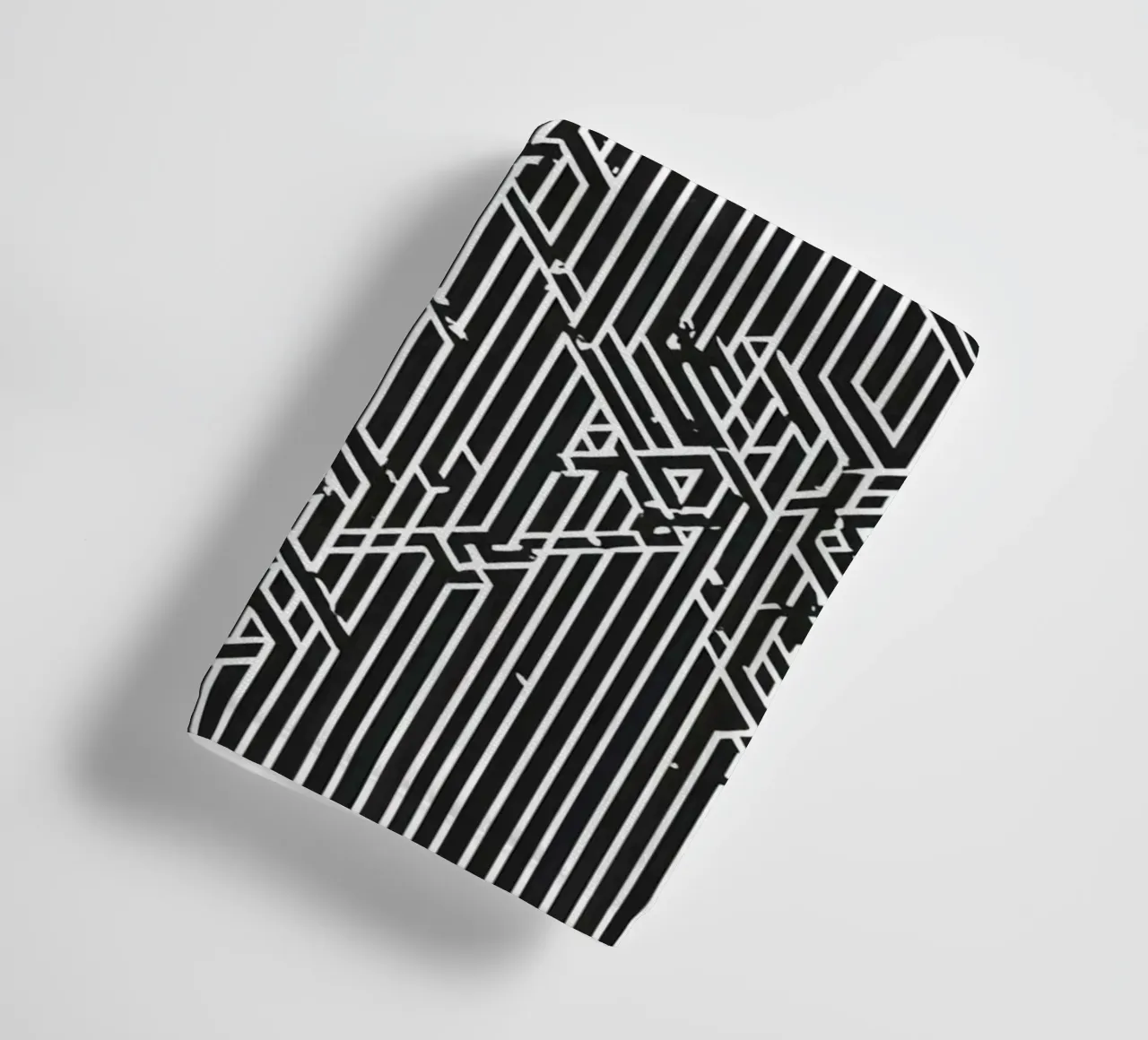 Modello geometrico astratto di linee in bianco e nero asciugamano da bagno da DesignDoodle