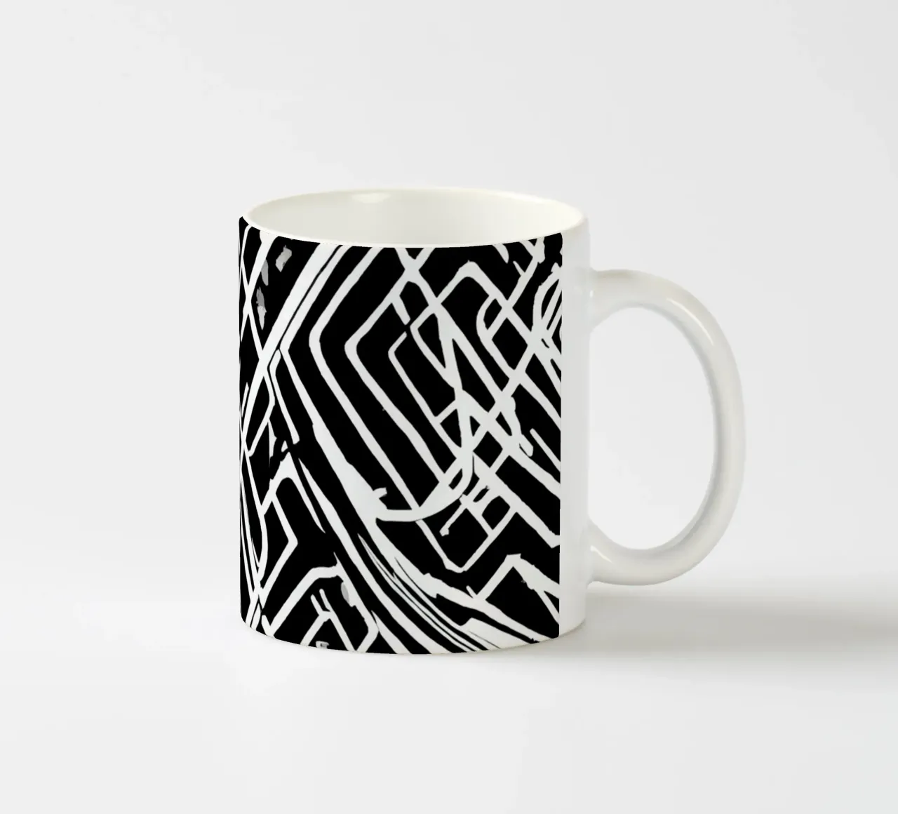 Modello astratto di linee intersecanti in bianco e nero tazza in ceramica da DesignDoodle
