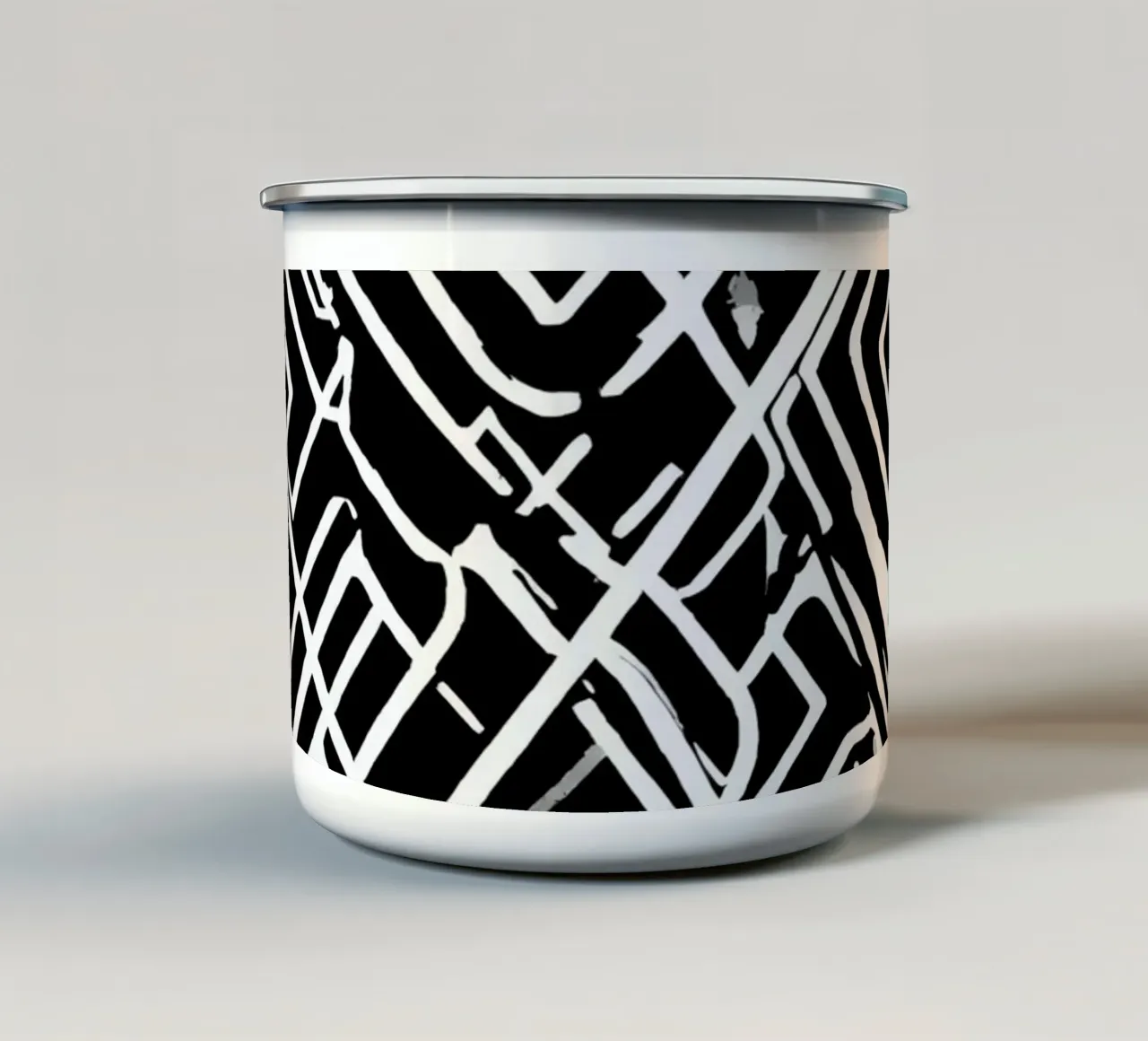 Modello astratto di linee intersecanti in bianco e nero tazza in smalto da DesignDoodle