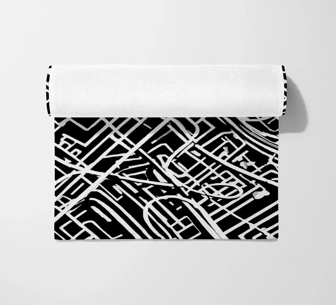 Modello astratto di linee intersecanti in bianco e nero telo mare da DesignDoodle