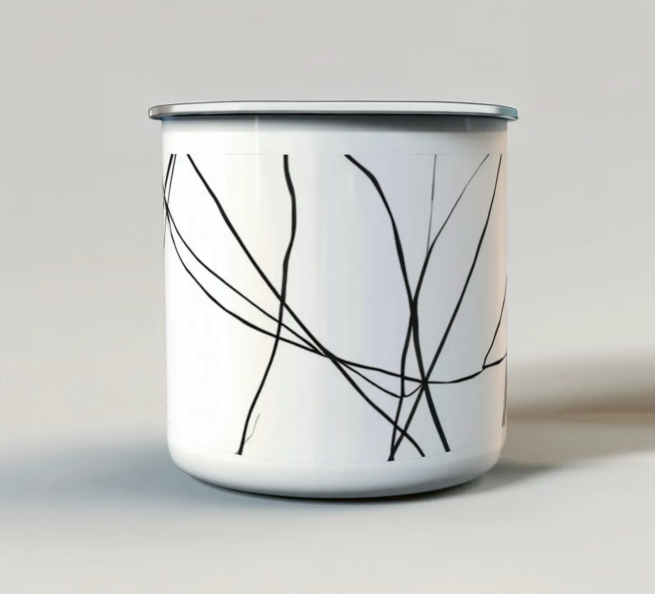 Linee nere astratte su sfondo bianco tazza in smalto da DesignDoodle