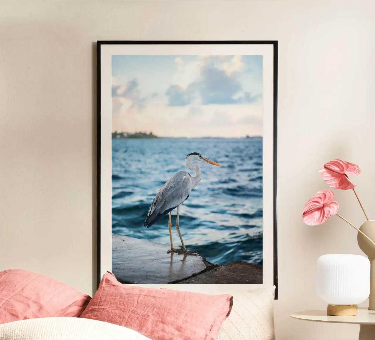 Sogni di airone dalla brezza costiera poster con telaio in legno da Nature's Palette