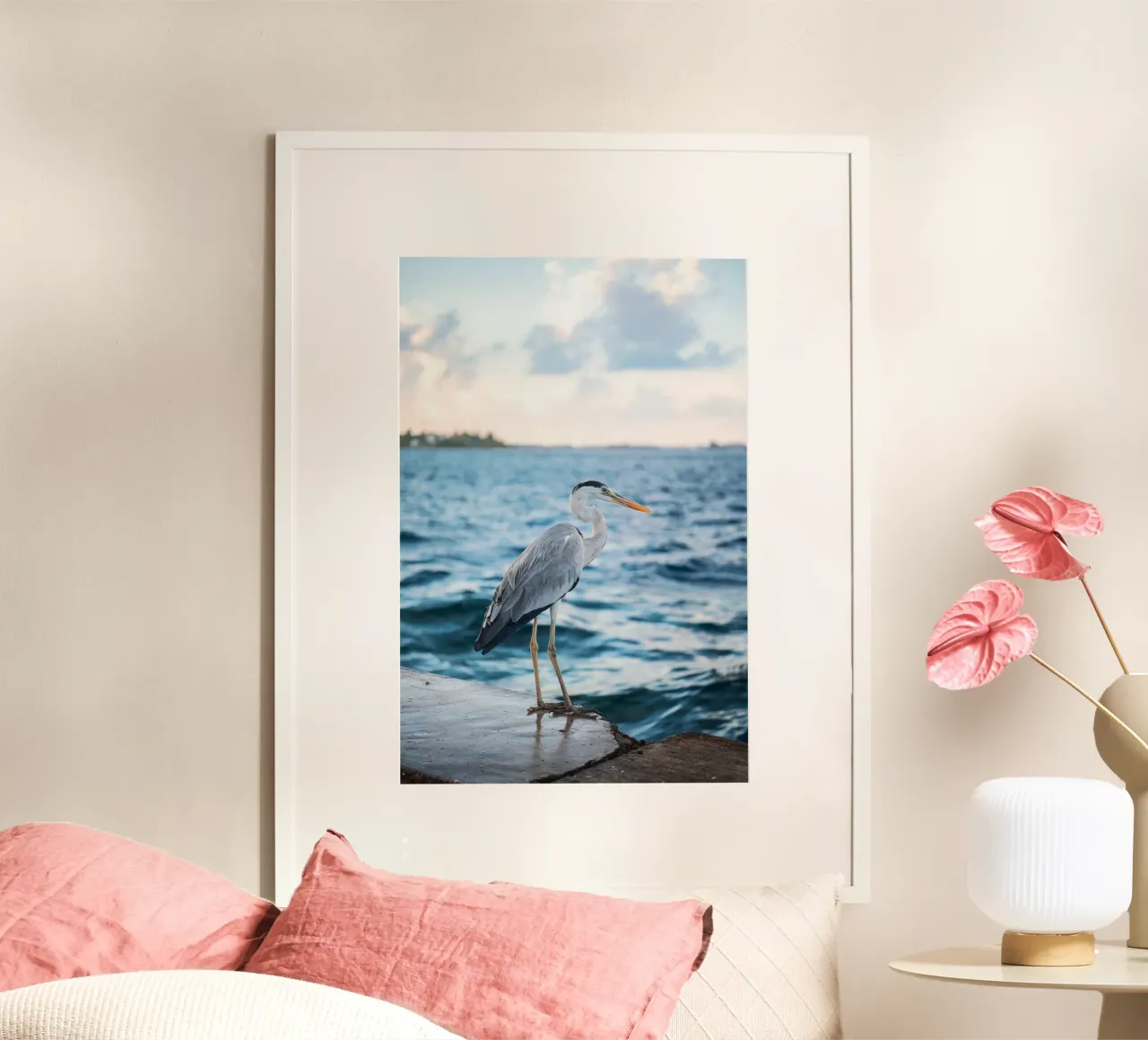 Sogni di airone dalla brezza costiera poster con telaio in legno da Nature's Palette