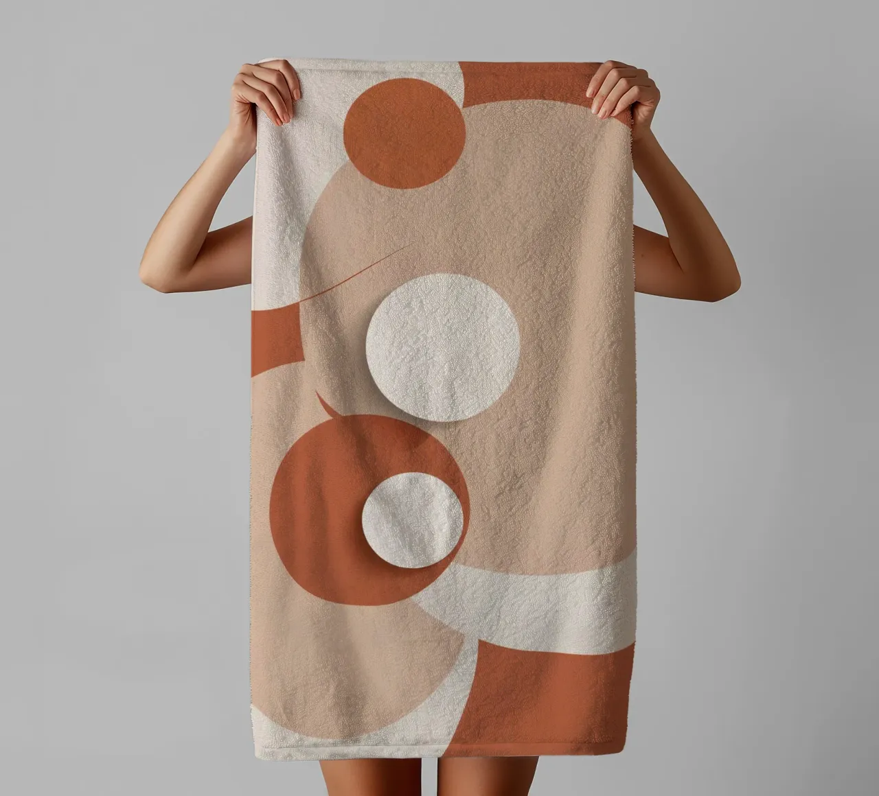 Astratto di cerchi sovrapposti con dischi bianchi asciugamano da bagno da DesignDoodle