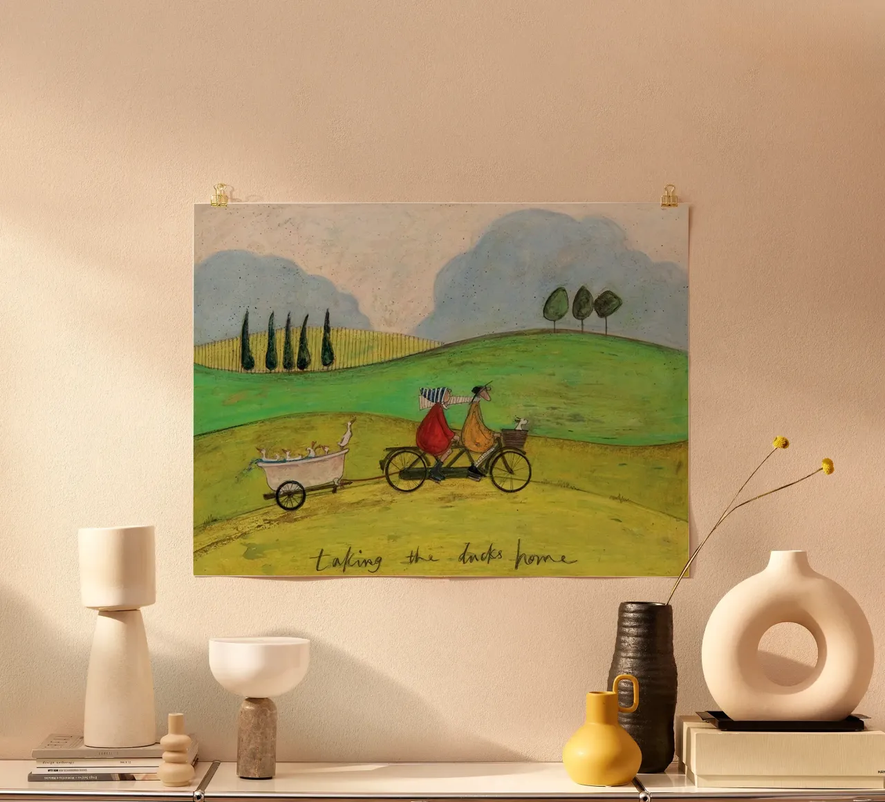 Stampa su tela di Sam Toft Portando le anatre a casa poster con telaio in alluminio da Cummings
