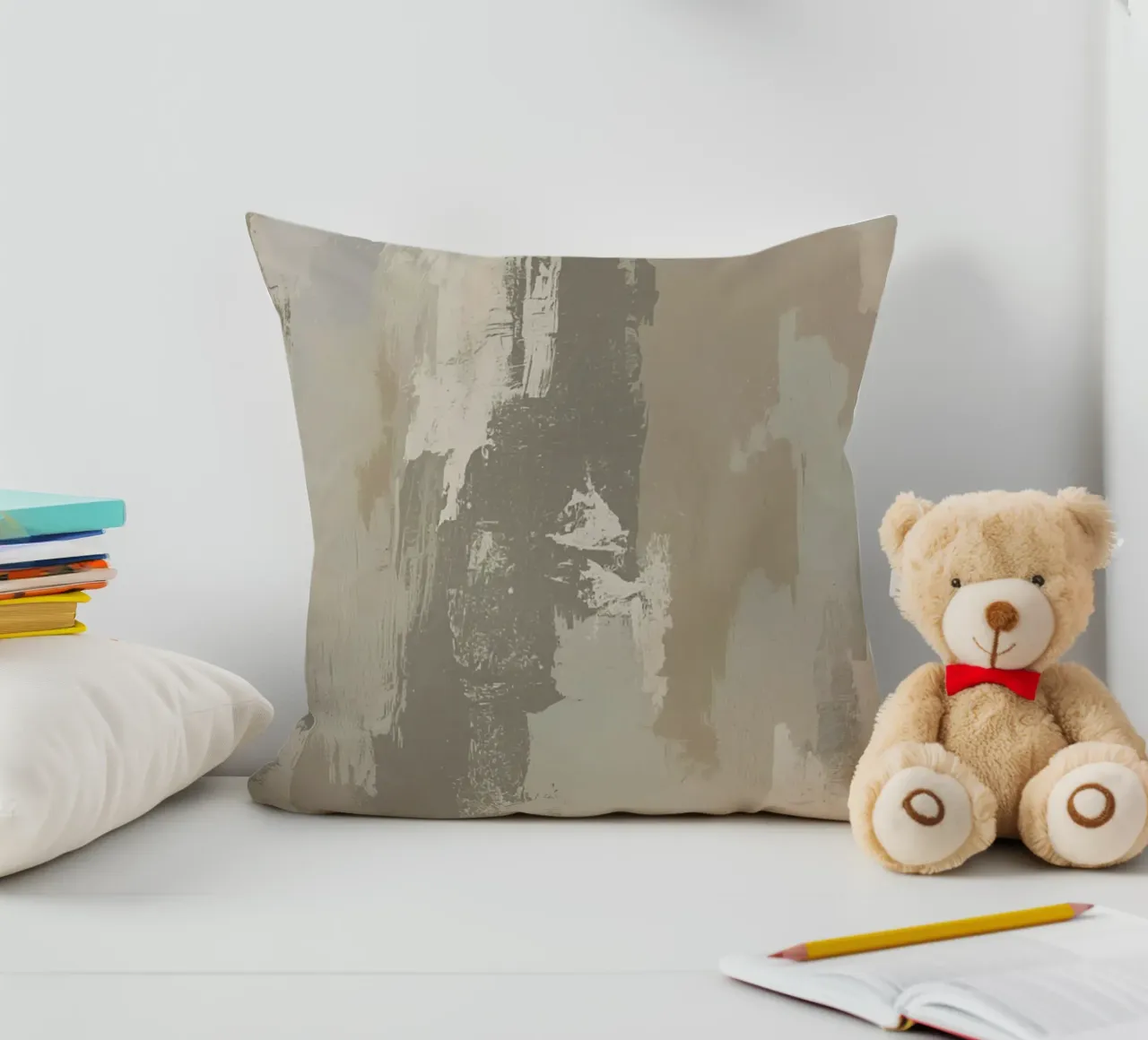 Astratto di pennellate verticali in colori neutri cuscino da DesignDoodle