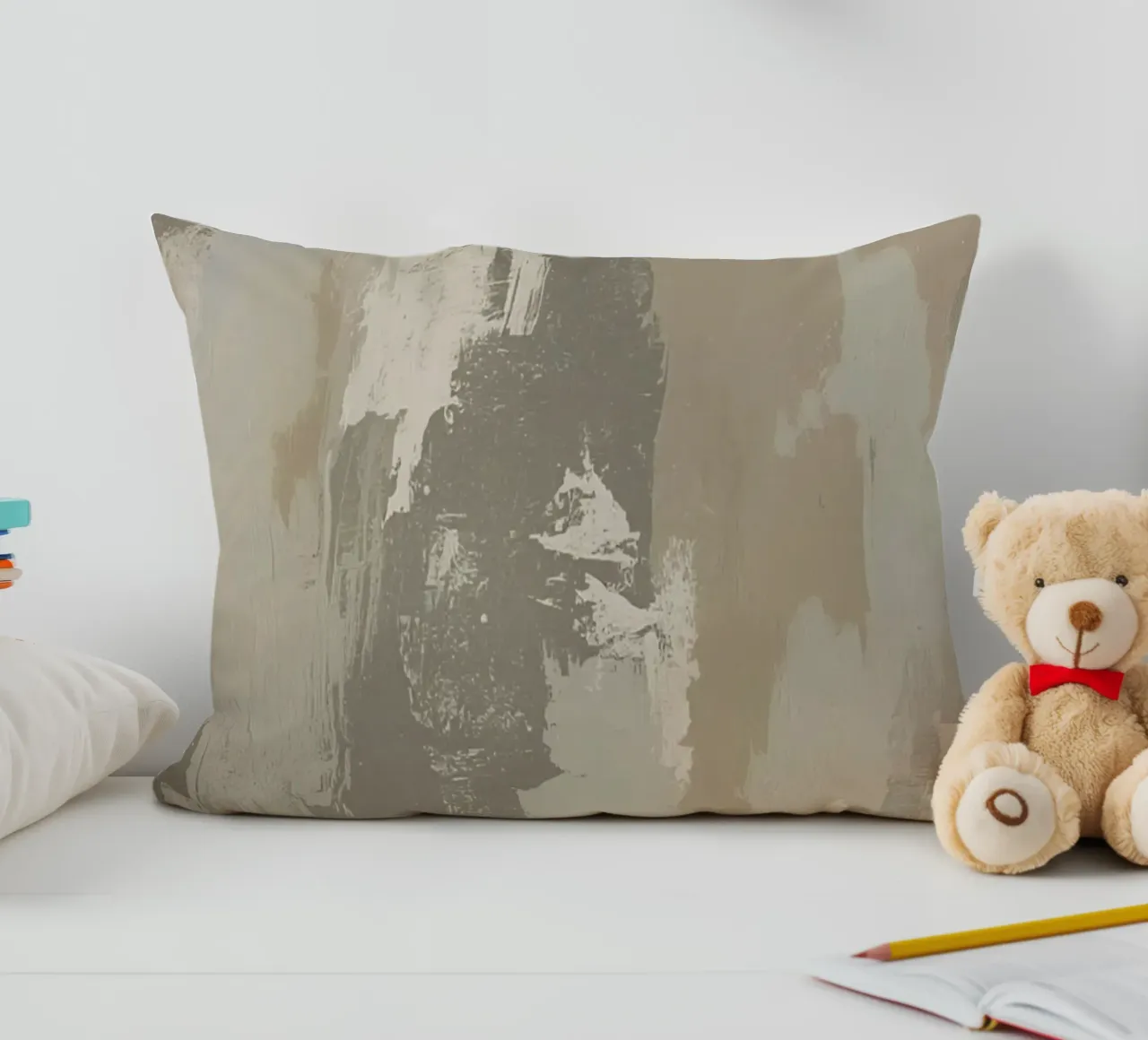 Astratto di pennellate verticali in colori neutri cuscino da DesignDoodle