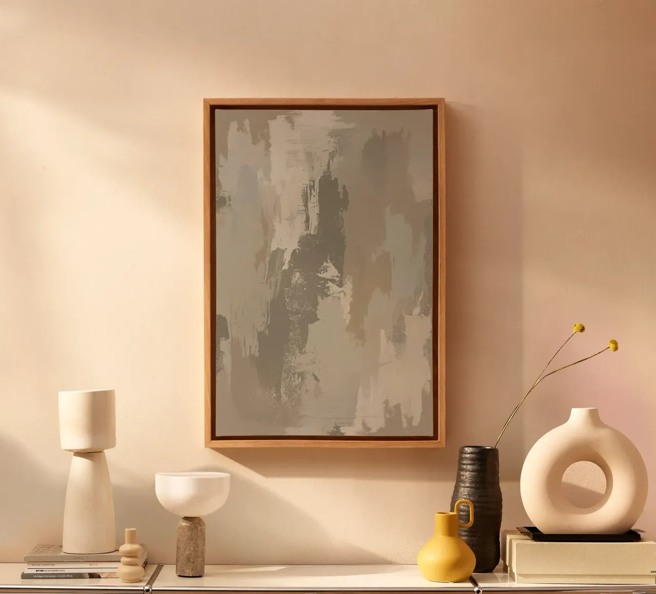 Astratto di pennellate verticali in colori neutri tela con Cornice a cassetta da DesignDoodle