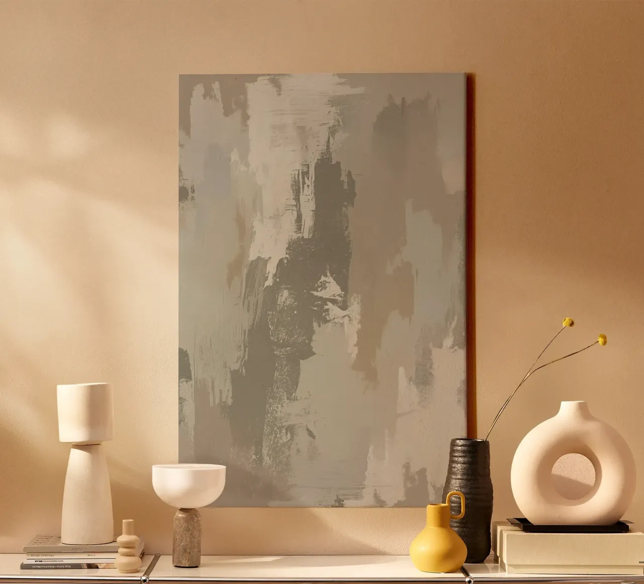 Astratto di pennellate verticali in colori neutri tela con Cornice a cassetta da DesignDoodle