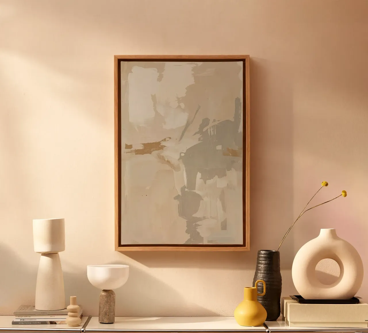 Abstract schilderij met beige grijs wit en gouden penseelstreek canvas met Baklijst van DesignDoodle