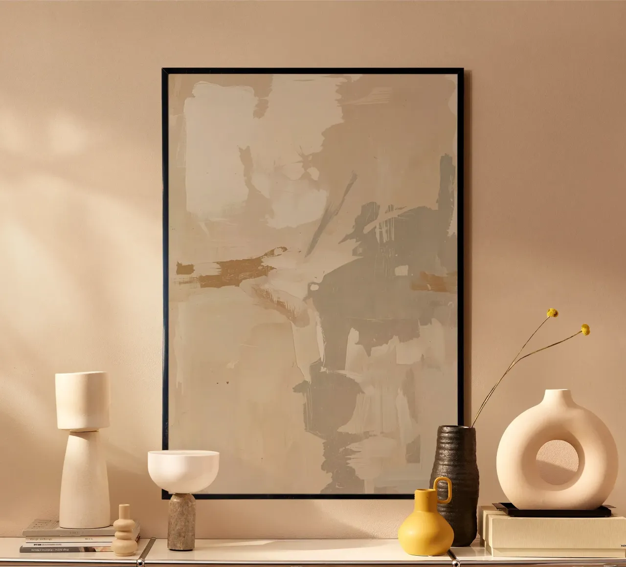 Abstract schilderij met beige grijs wit en gouden penseelstreek poster met kunststof frame van DesignDoodle