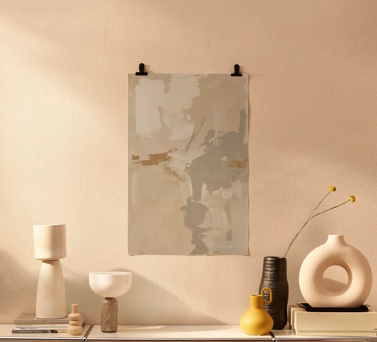 Abstract schilderij met beige grijs wit en gouden penseelstreek poster met kunststof frame van DesignDoodle
