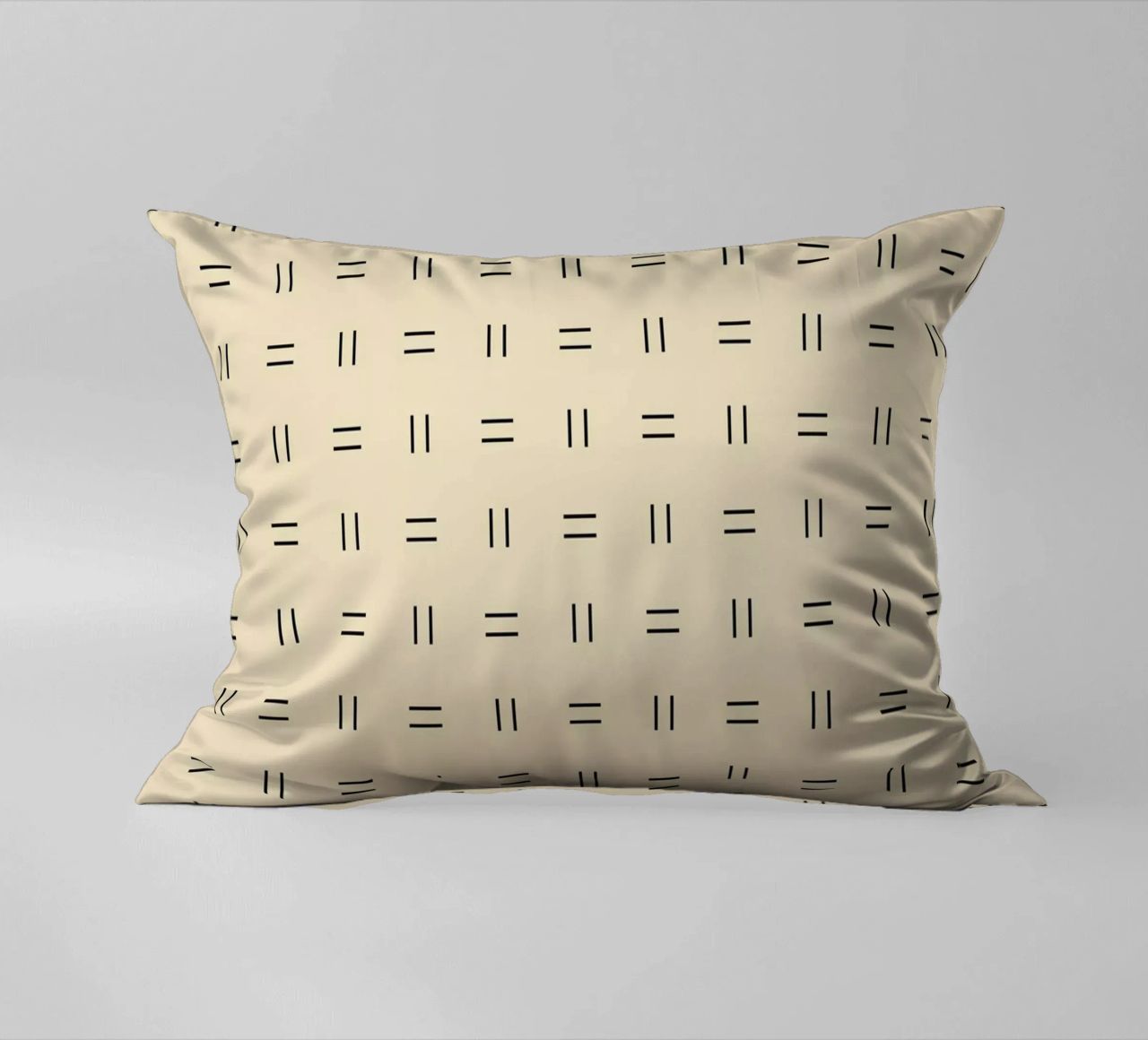 Linee doppie minimal-scandinave | Nero su Beige cuscino da Beauty in Simplicity