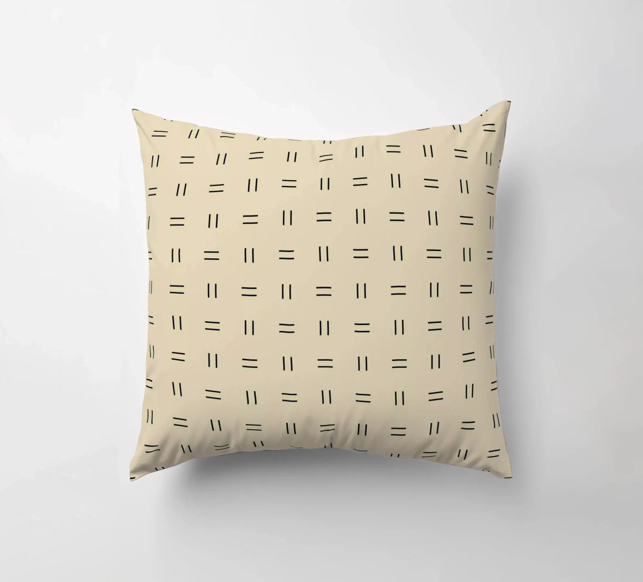 Linee doppie minimal-scandinave | Nero su Beige cuscino da Beauty in Simplicity