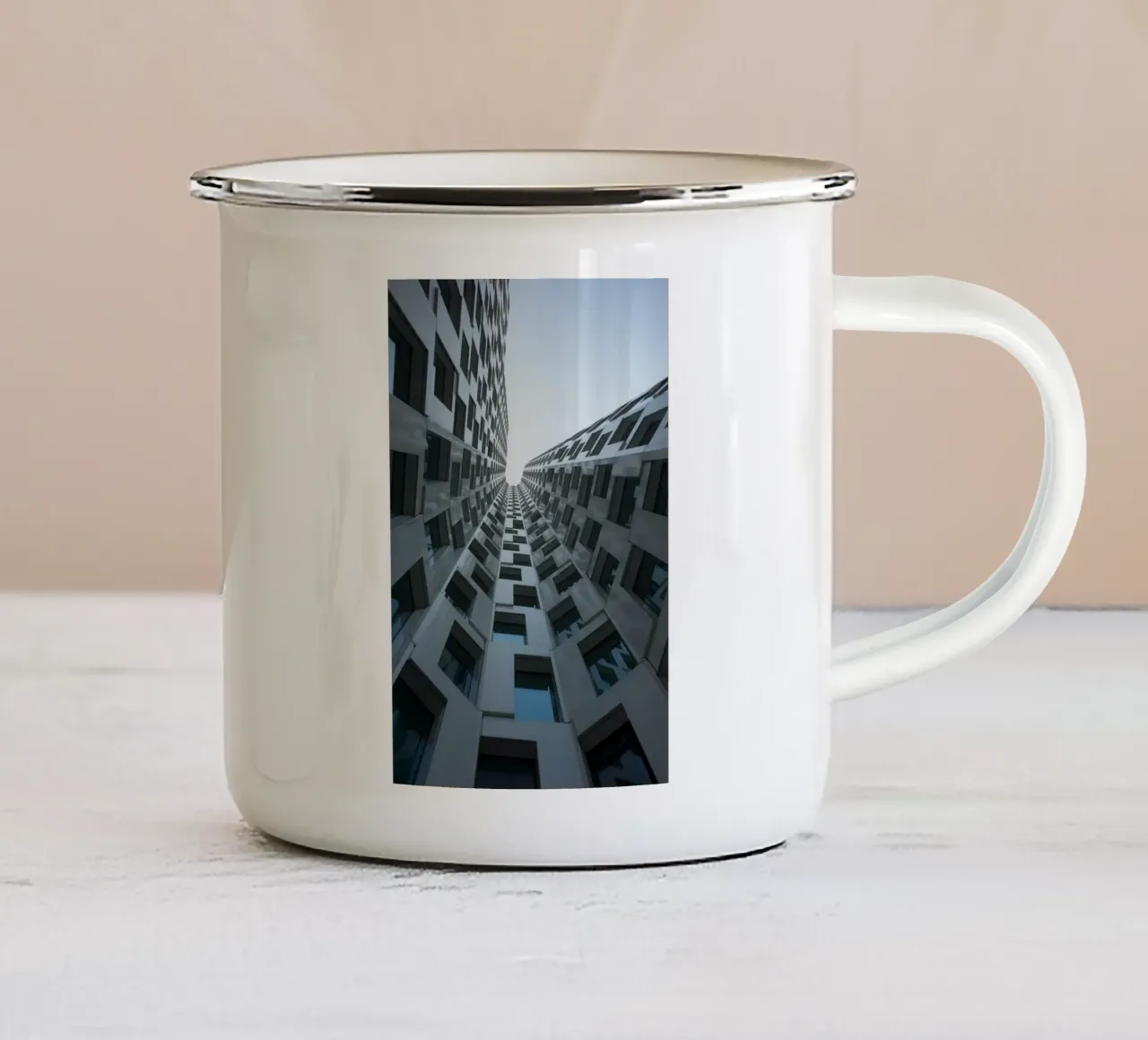Berlin Upper West tazza in smalto da Thilo Grøsch