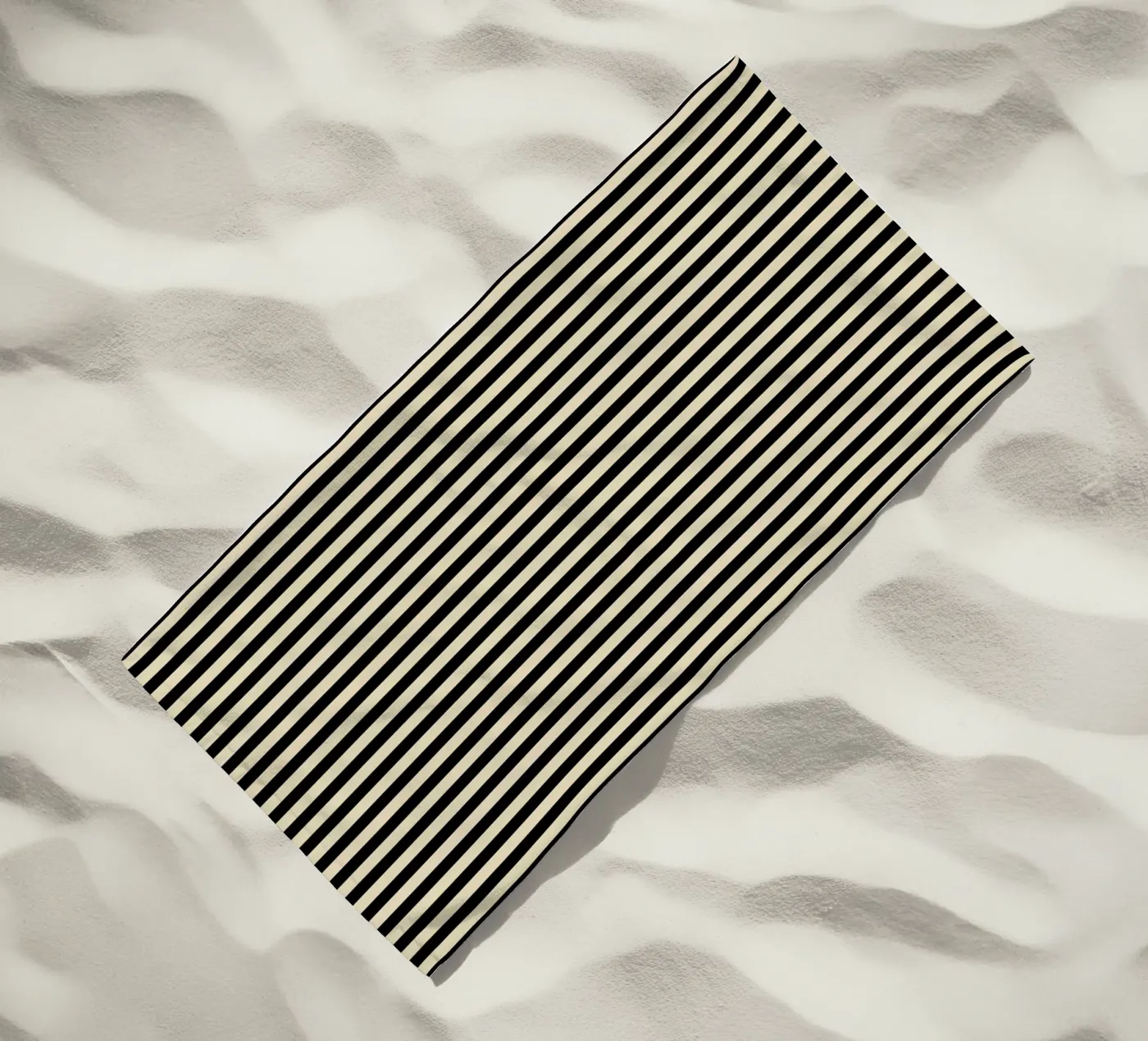 Minimal Basic Bold Stripes 2 | Black and Beige serviette de plage de Beauty in Simplicity