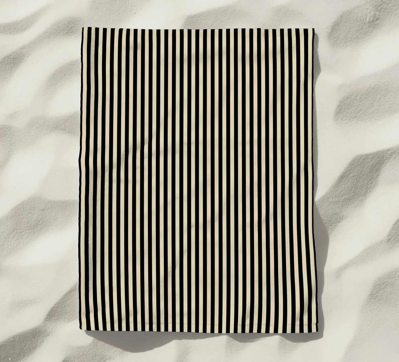 Minimal Basic Bold Stripes 2 | Black and Beige serviette de plage de Beauty in Simplicity