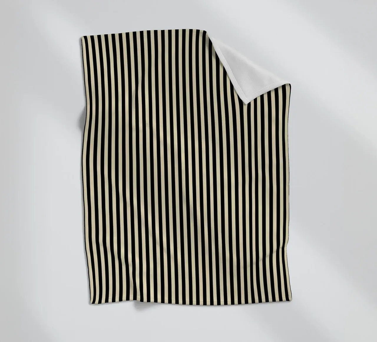 Minimal Basic Bold Stripes 2 | Nero e Beige coperta in pile da Beauty in Simplicity