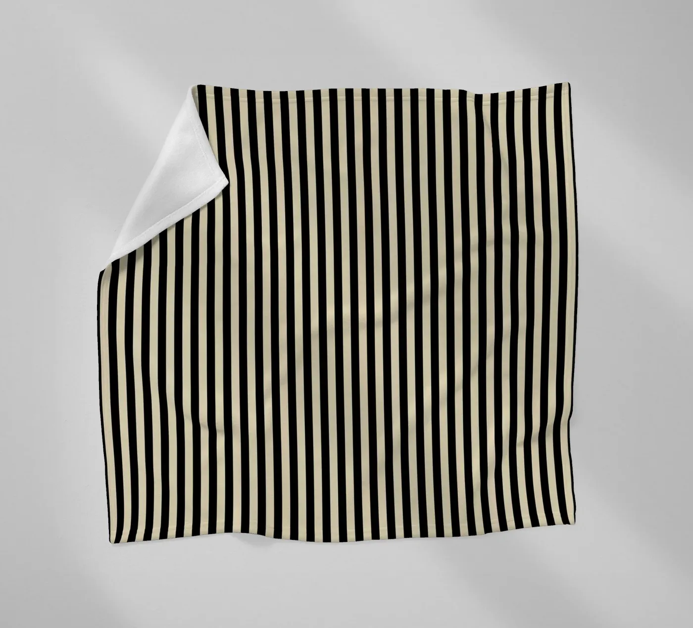 Minimal Basic Bold Stripes 2 | Black and Beige coperta in pile da Beauty in Simplicity