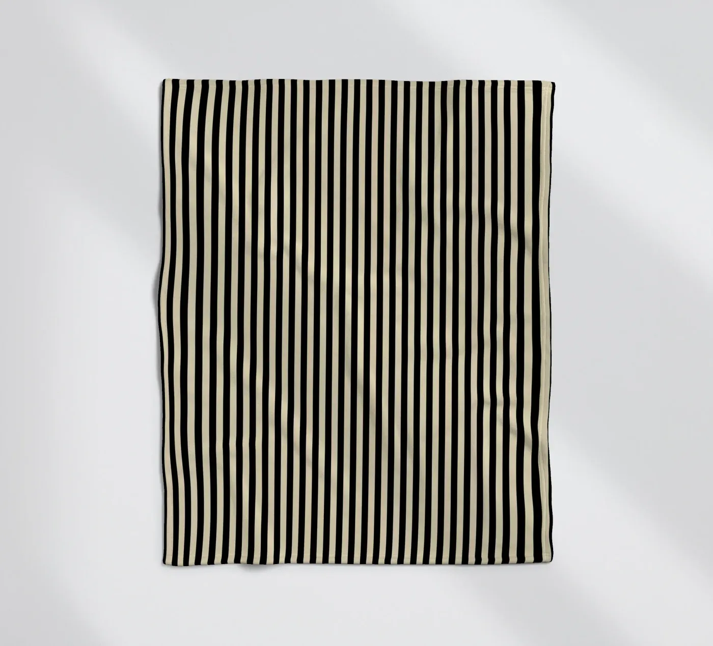 Minimal Basic Bold Stripes 2 | Black and Beige coperta in pile da Beauty in Simplicity