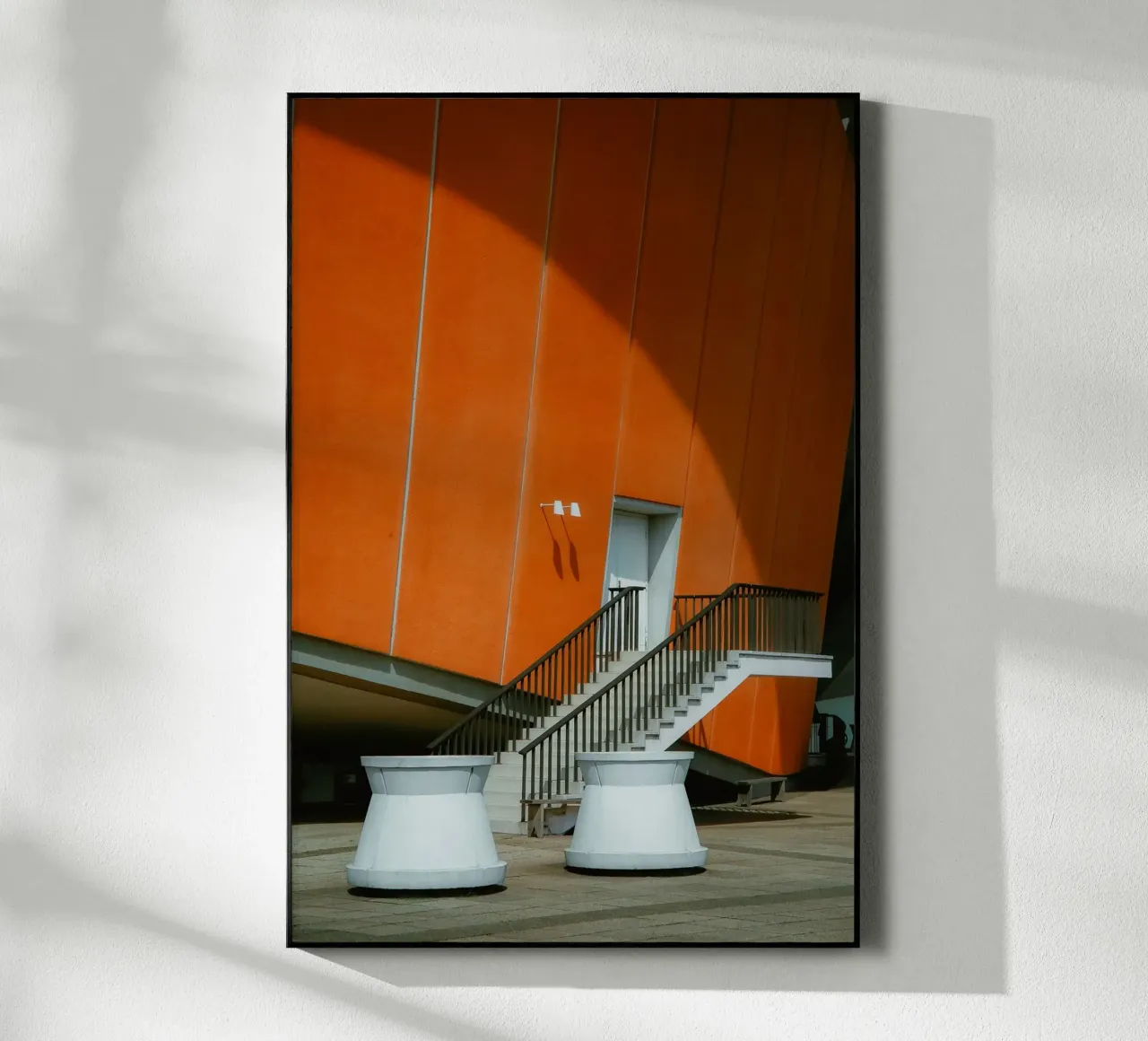 Orange Geometry – Shadow Arc plexiglass da Thilo Grøsch