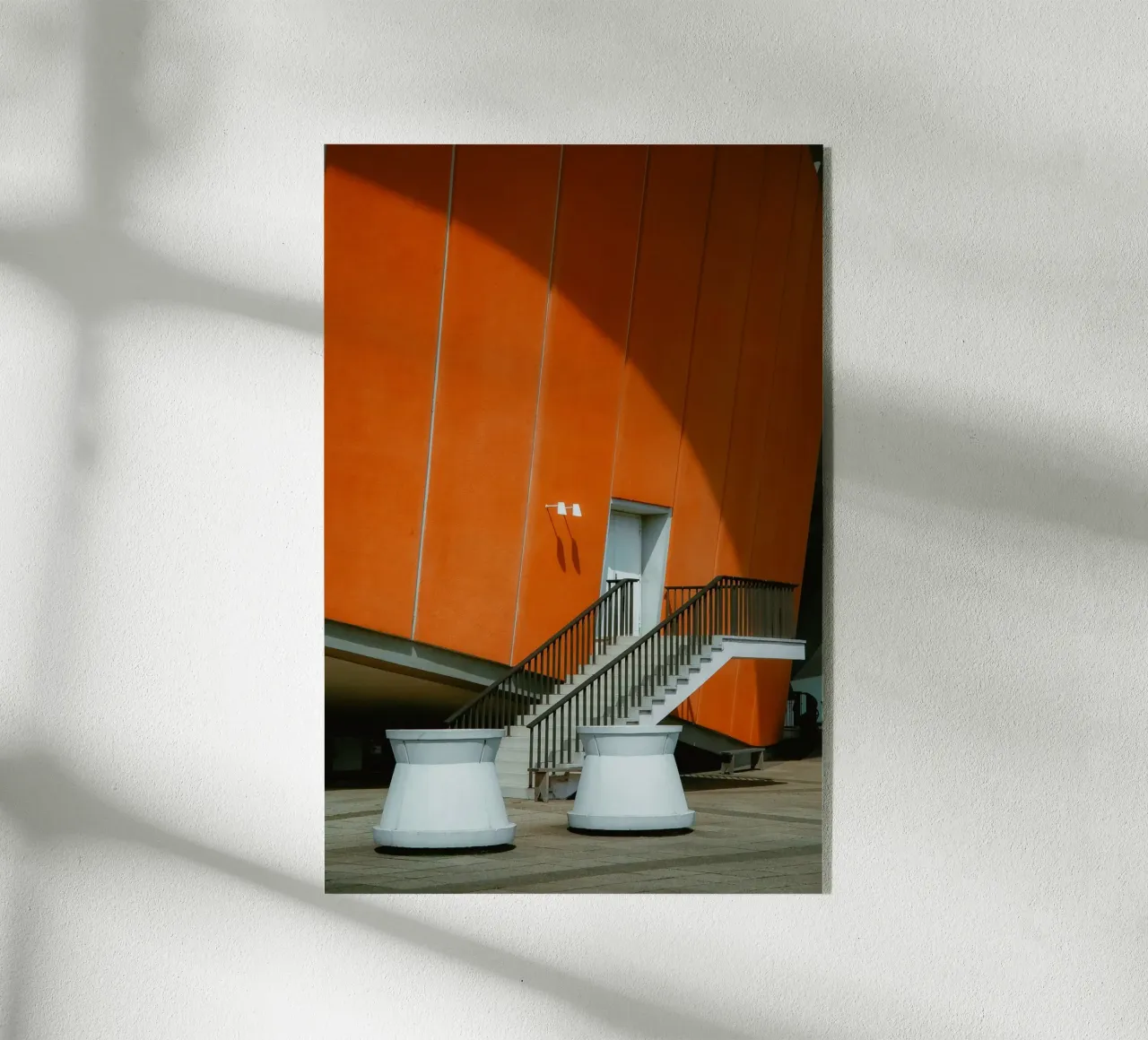 Orange Geometry – Shadow Arc plexiglass da Thilo Grøsch