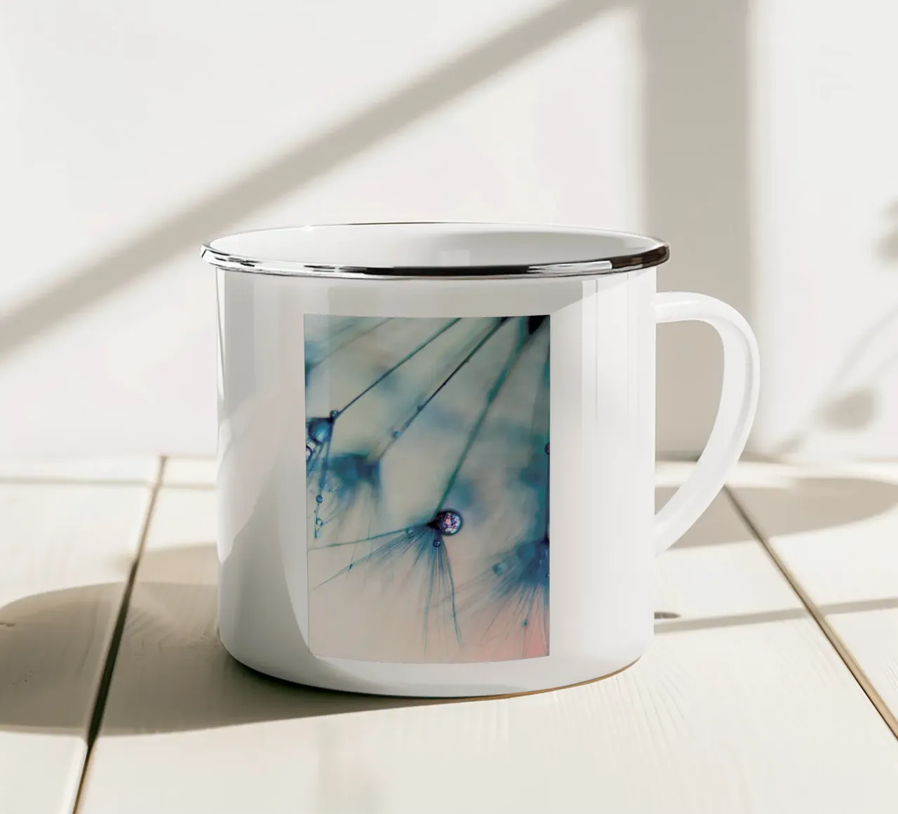 droplets of rose pink tazza in smalto da Ingrid Beddoes